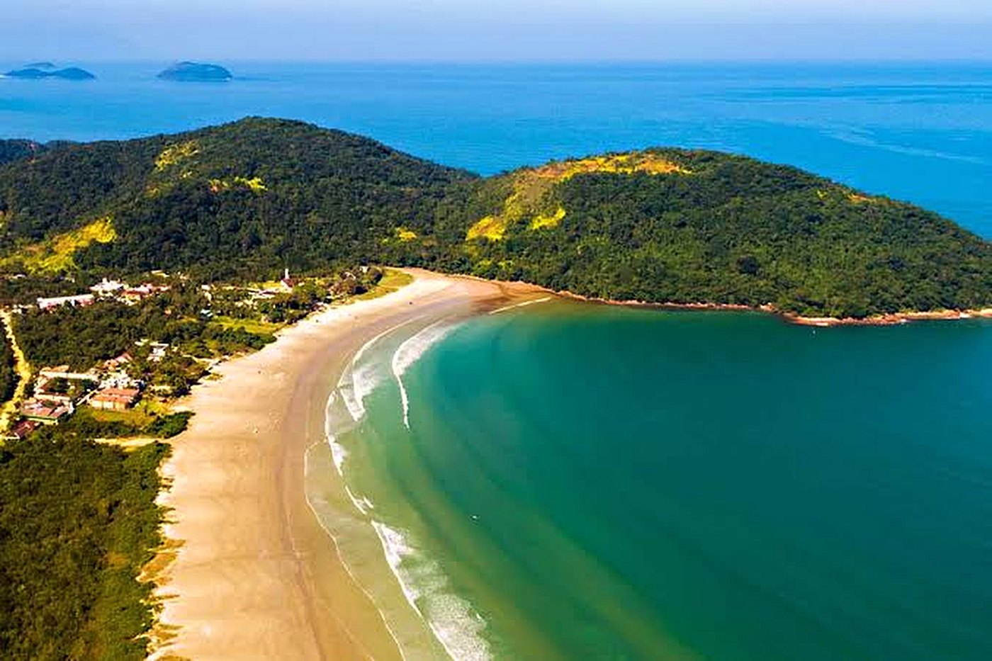 Vista aérea do litoral norte de São Paulo