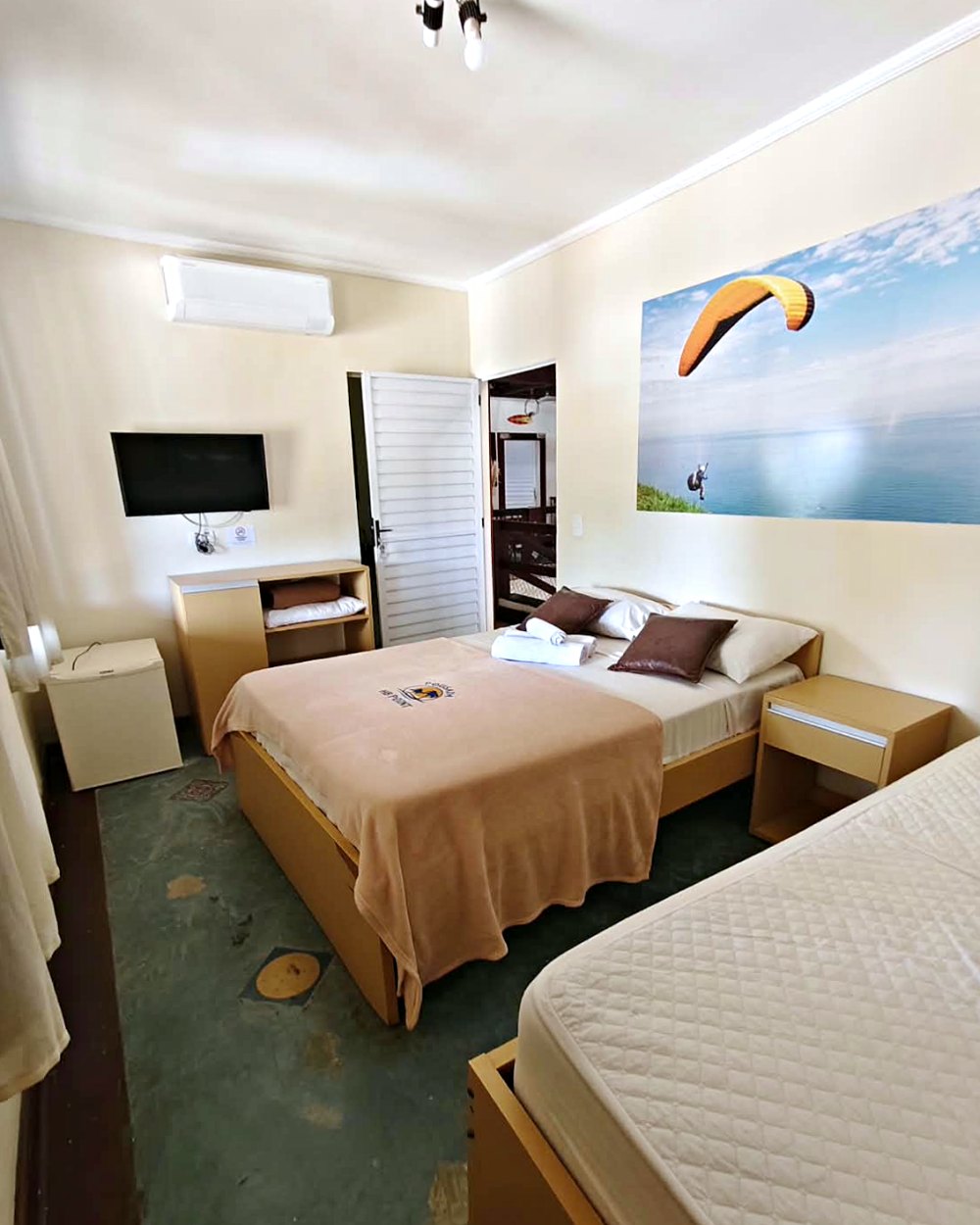 Suíte com cama de casal e de solteiro